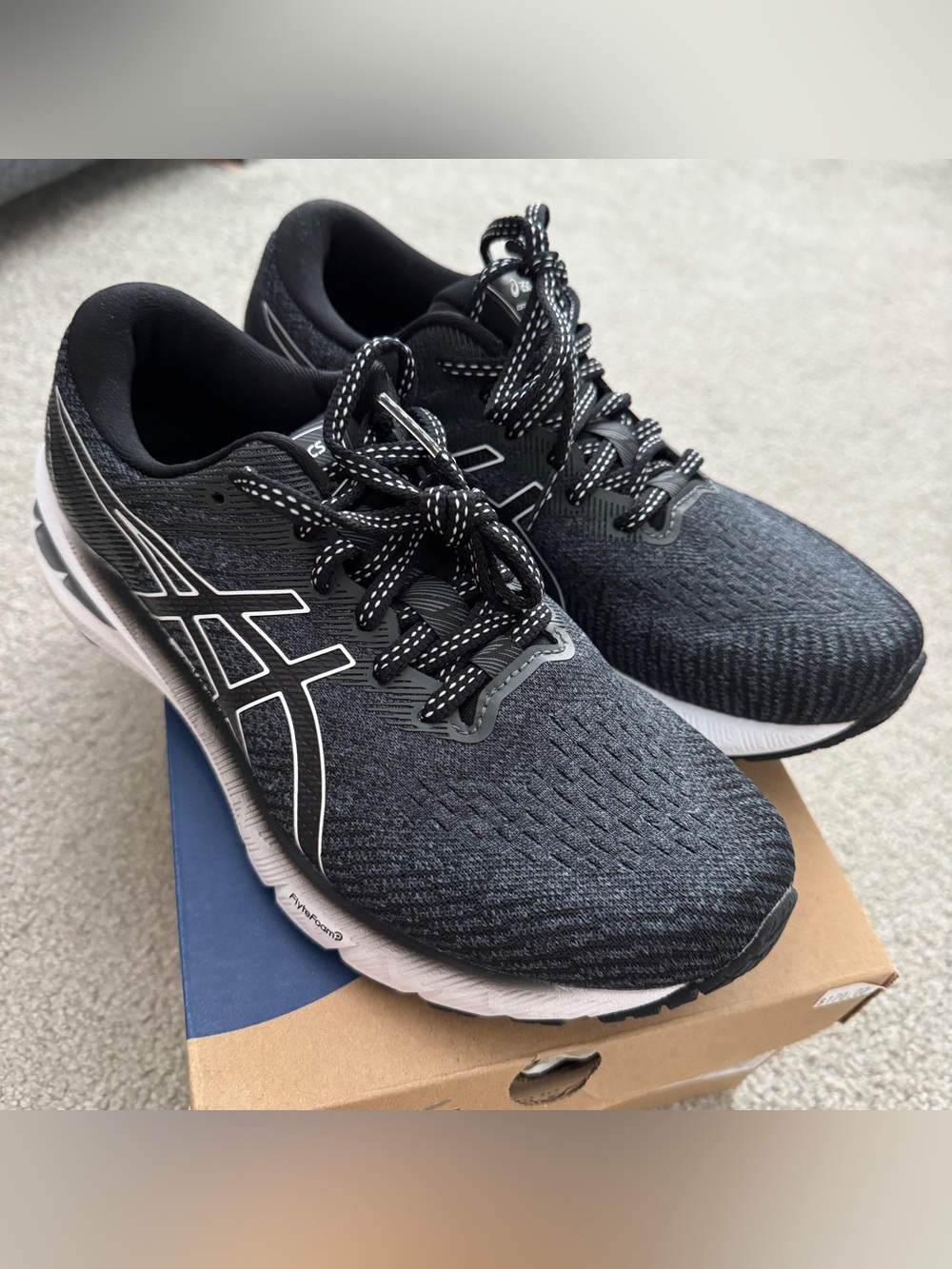 ASICS GT-2000 10 running shoes